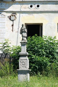 Potvorov - sloup se sochou sv. Jana Nepomuckého
