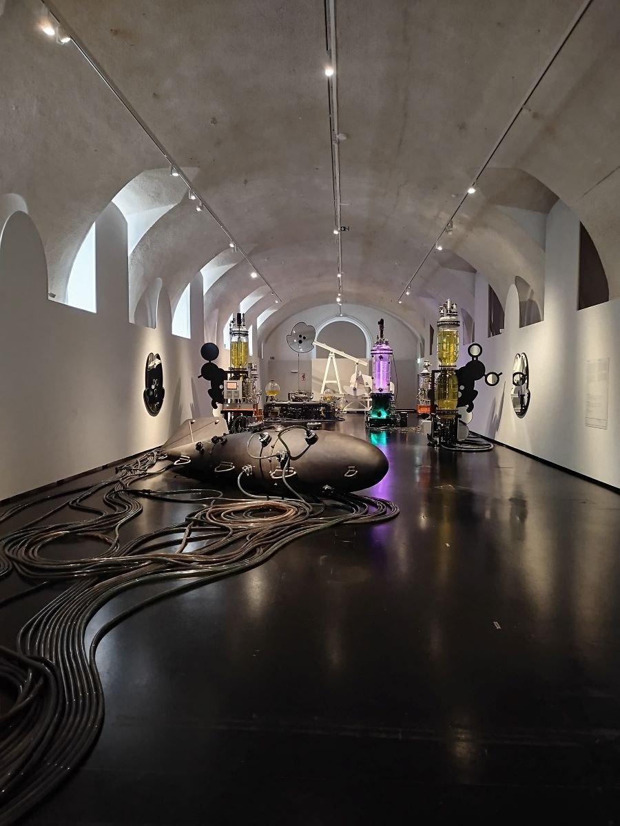 Vídeň 2025 - MQ Freiraum: Metabolica (Thomas Feuerstein)