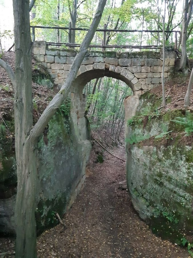 Jestřebický kamenný most