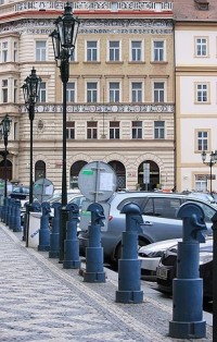 Praha, Malá Strana - patníky před Lichtenštejnským palácem