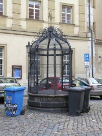 Praha, Staré Město - studna na Anenském náměstí