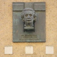 Praha, busta Alberta Einsteina v Lesnické