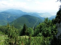 Pohled na Chočské vrchy a do Liptovské kotliny ze stoupání do sedla Vráca