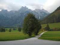 Cestou ze Zaglau do Werfenwengu, zleva: Kemetstein, Eiskogel, Napf a Tauernkogel