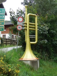 Trumpeta u parkoviště pod ski stadionem
