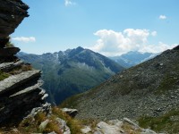 Sestupujeme do sedla Ortbergscharte, uprostřed Kreuzkogel