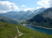 Začínáme sestupovat k vodní nádrži Unterer Bockhartsee