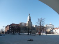Pohled na kostel z náměstí 28. října