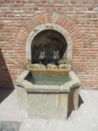 Dolní fontána s havrany
