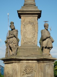 Dva patroni, zleva svatý Rochus z Montpellieru a svatý Jan Nepomucký