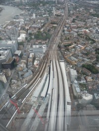 Zhlaví a nástupiště London Bridge station