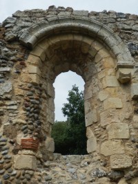 Okno v severní obvodové zdi