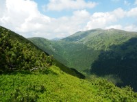 Vpravo Ďumbier, Štiavnica a předvrchol Štiavnice, pod námi Dolina Štiavnica