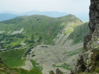 Pohled na severní rozsochu Ďumbieru, vlevo ji ukončuje Ludárova hoĺa