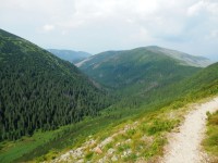 Pohled do Doliny Štiavnica, před námi je Rovná hoĺa