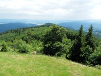 Pohled od bufetu východním směrem, v popředí je Czarna Góra