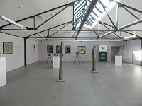 Volný prostor využitý k výstavě moderního umění