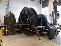 Těžní výtahové stroje a navíjecí buben ve strojovně dolu Julia - západ
