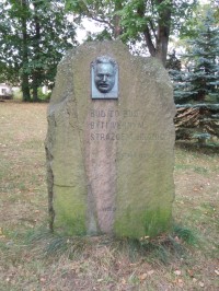 Pomník Viktora Dyka