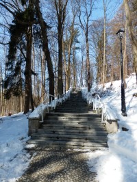 Schodiště na kraji lázeňského parku