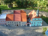 Lubomierz - radnice a kamenné domy