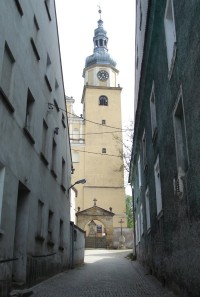 Ulička vedoucí ke kostelu