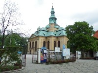Pohled na kostel z ulice 1. maja