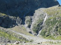 Skupina vodopádů na konci Gradenmoosu