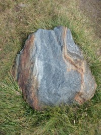 Jeden ze zajímavě zbarvených kamenů