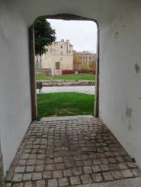 Průchod hradbami do parku