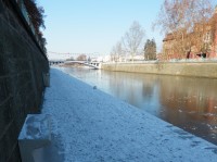 Náplavka mezi Pražským a Tyršovým mostem