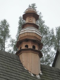 Menší věž nad presbytářem