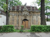 Jelenia Góra - pohřební kaple v parku u kostela Povýšení svatého kříže