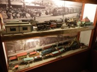 Vlaková nádraží, vláček firmy Marklin z roku 1914, firem Bub a Merkur z 30. let 20. století 