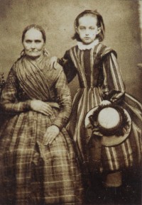 Marie Knahlová (Justynka) a její vnučka Otýlie (Gallmayerová)