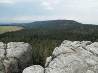 Pohled z Narożnika na Skalniak, na jeho levém konci jsou Blędne Skały