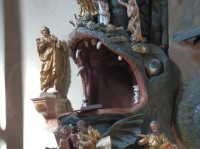 Duszniki Zdrój - velryba v kostele svatého Petra a Pavla