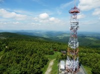 Pohled na západ přes telekomunikační věž