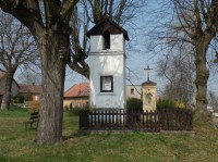 Zvonička s křížkem