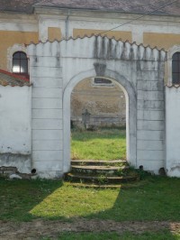 Severní branka v kostelní ohradní zdi