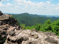 Rybnicki Grzbiet, odleva Borowa (853 m n.m.), Wołowiec (776 m n.m.) a Sucha (taktéž 776 m n.m.)