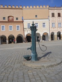 Historická pumpa na náměstí