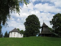 Trstené u Liptovského Mikuláše - kostel a dřevěná zvonice