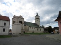 Kostel se zvonicí a radnice - severní strana