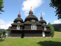 Nižný Komárnik - dřevěný řeckokatolický kostel Ochrany Přesvaté Bohorodičky
