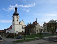 Kostel sv. Václava, rozhledna Václavka a starý zámek