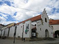 Pražská ulice - bývalé Masné krámy, nyní Zpč. galerie