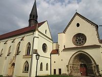Novogotický kostel a románsko-gotická bazilika