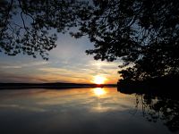 Západ slunce nad jezerem Haukkajärvi