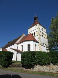 Kostel v obci Dírná